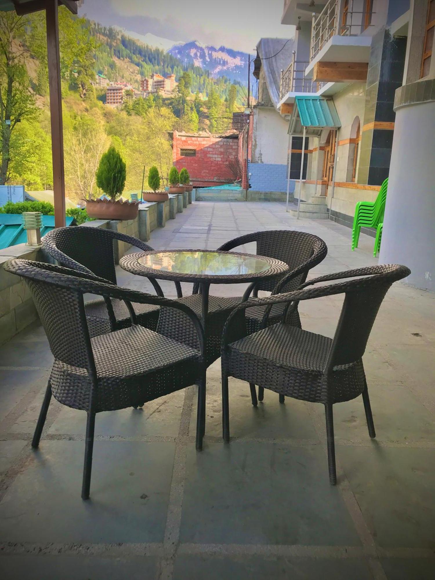 The Avenue Hotel , Manali A River Side Hotel Εξωτερικό φωτογραφία
